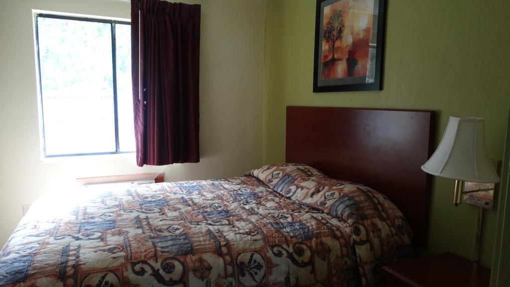 Budget Inn - Гейнсвилл Номер фото
